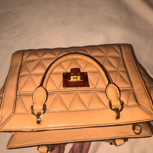 Michael Kors Vivianne patent leather handbag - Picture 4 of 6